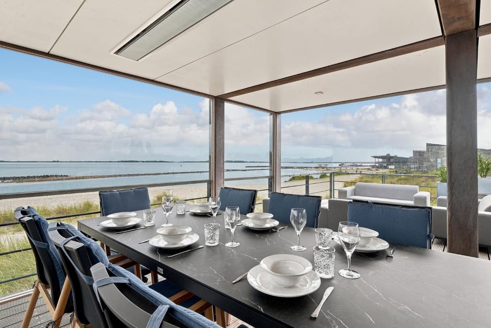 Villa 77 – Beachfront | Directly on the beach with views over the water Villa in Ouddorp