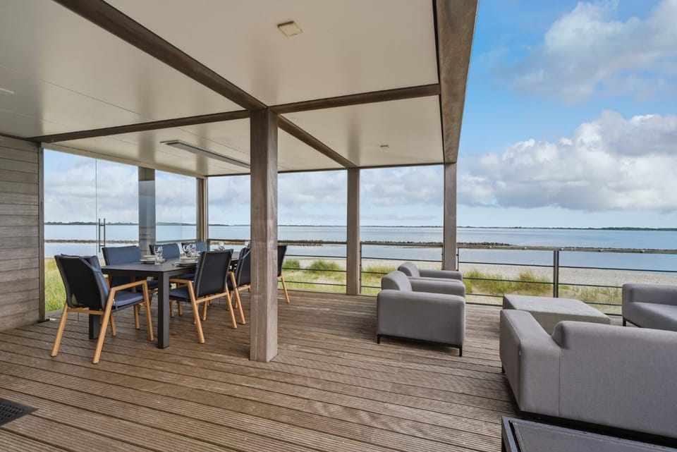 Villa 77 – Beachfront | Directly on the beach with views over the water Villa in Ouddorp