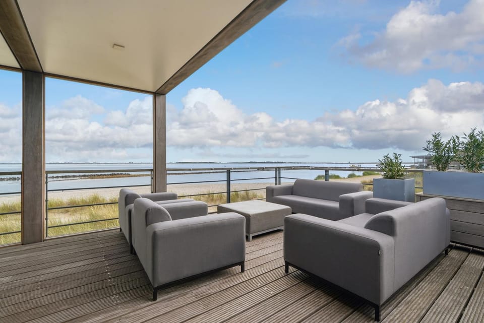 Villa 77 – Beachfront | Directly on the beach with views over the water Villa in Ouddorp