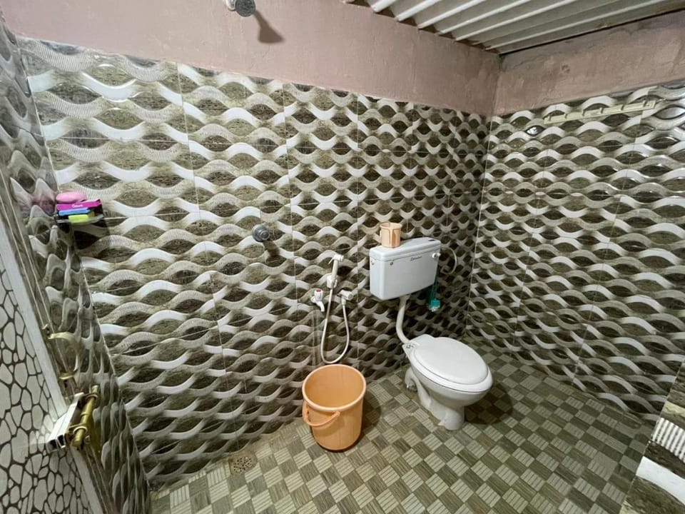 Shower, Toilet