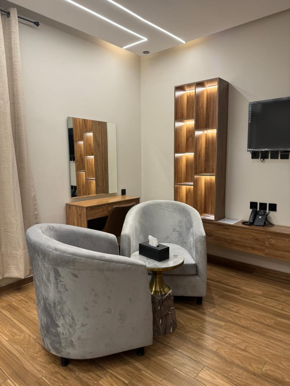 TV and multimedia, Living room, Seating area, hair dresser
