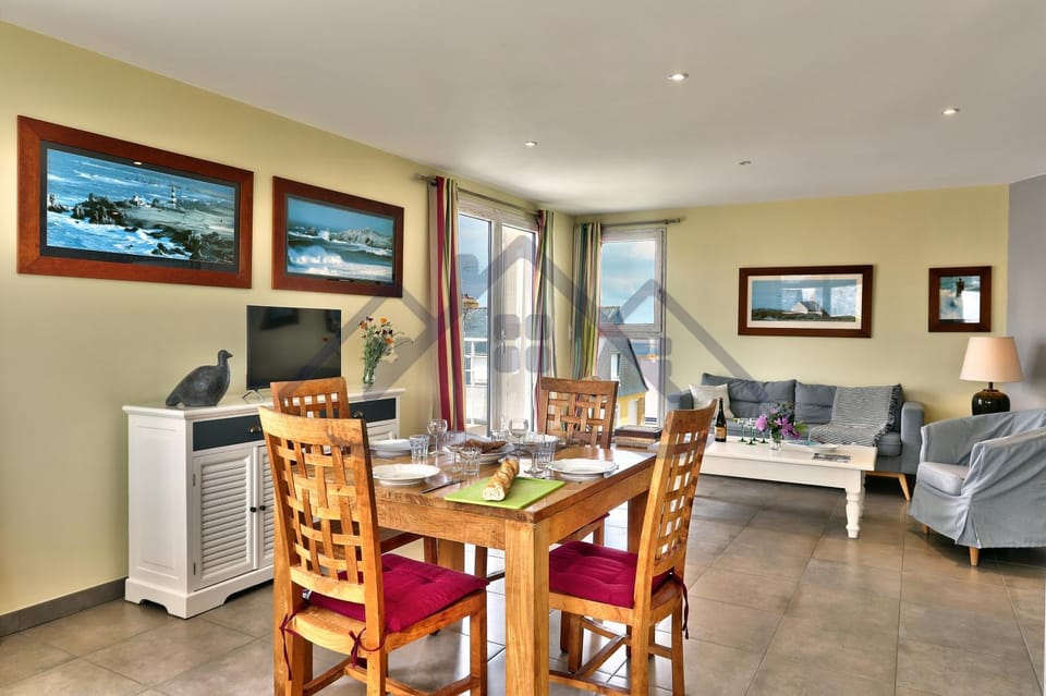 TV and multimedia, Living room, Dining area