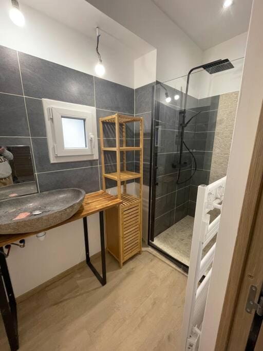 Maison de vacances dans le Diois au pied du Vercors avec 2 chambres pour 6 personnes climatisée House in Provence