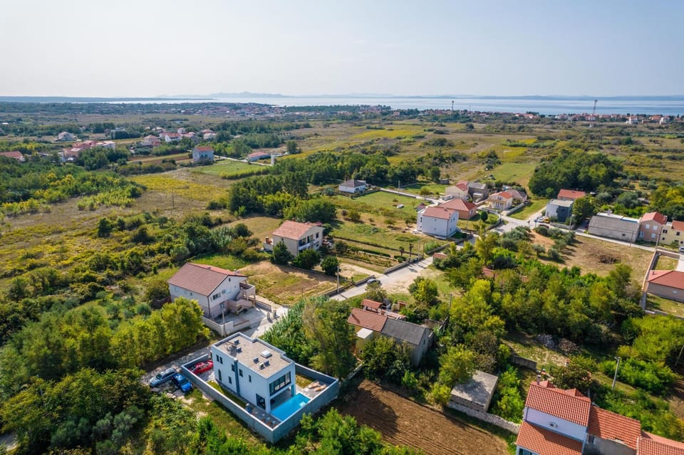 Property building, Day, Neighbourhood, Natural landscape, Bird's eye view, Street view