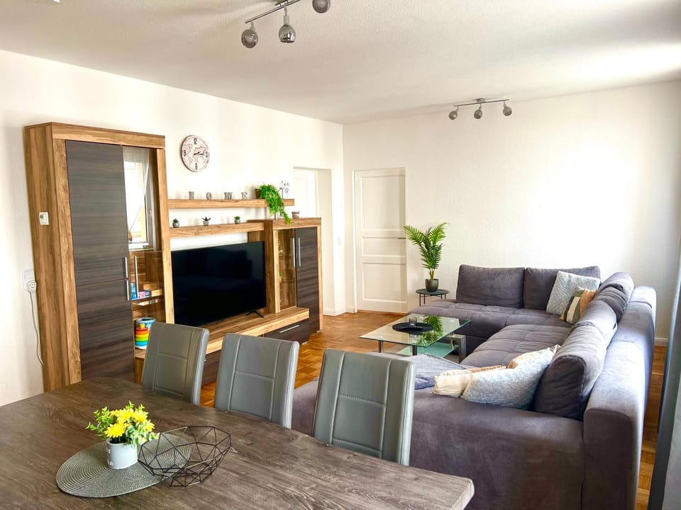 Communal lounge/ TV room, TV and multimedia, Living room, Seating area, Dining area, Evening entertainment