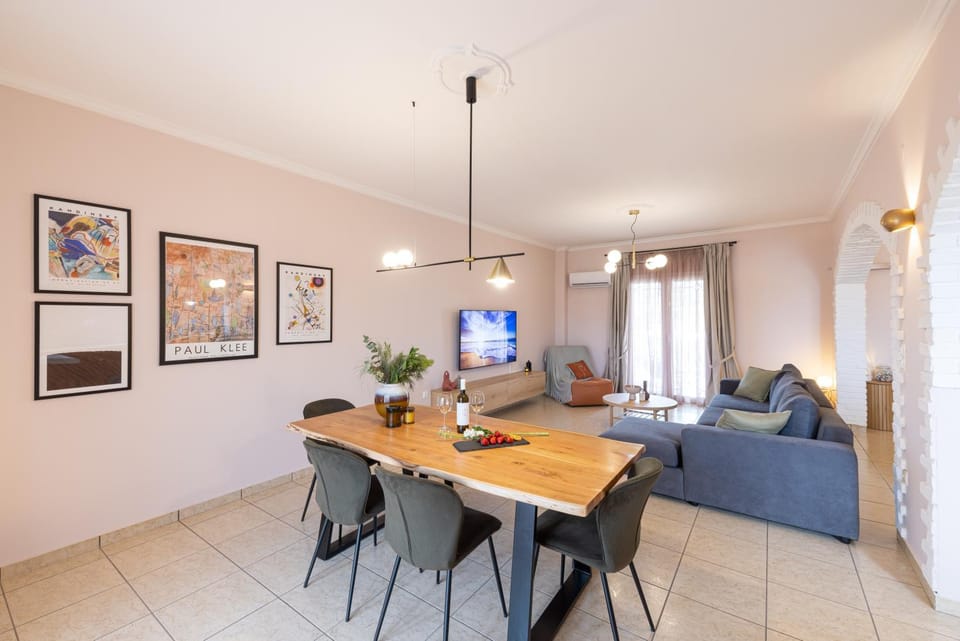 Living room, Dining area