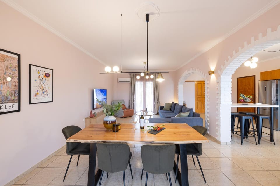 Kitchen or kitchenette, Living room, Seating area