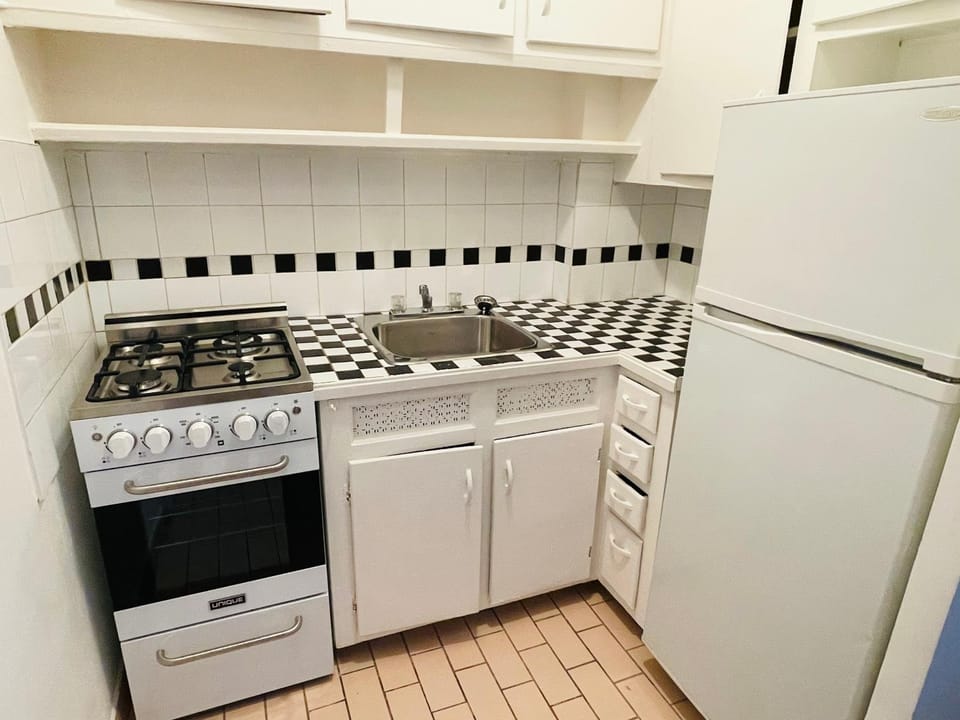 Kitchen or kitchenette, pet friendly, stove