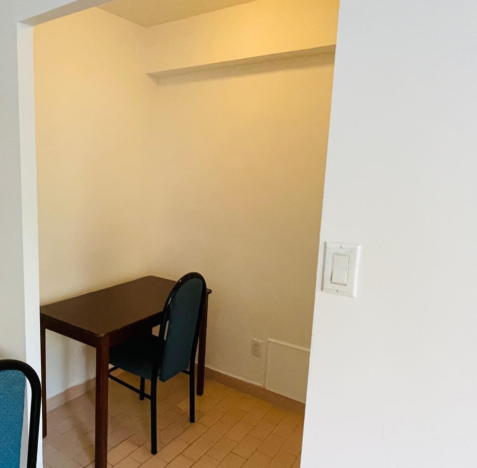 Stylish Montreal Apartment: Comfortable Stay in the Golden Square Mile Apartment in Montreal