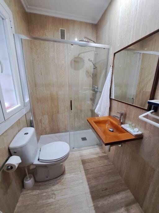 Shower, Toilet, Bathroom