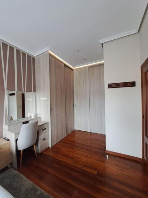 Bedroom, wardrobe