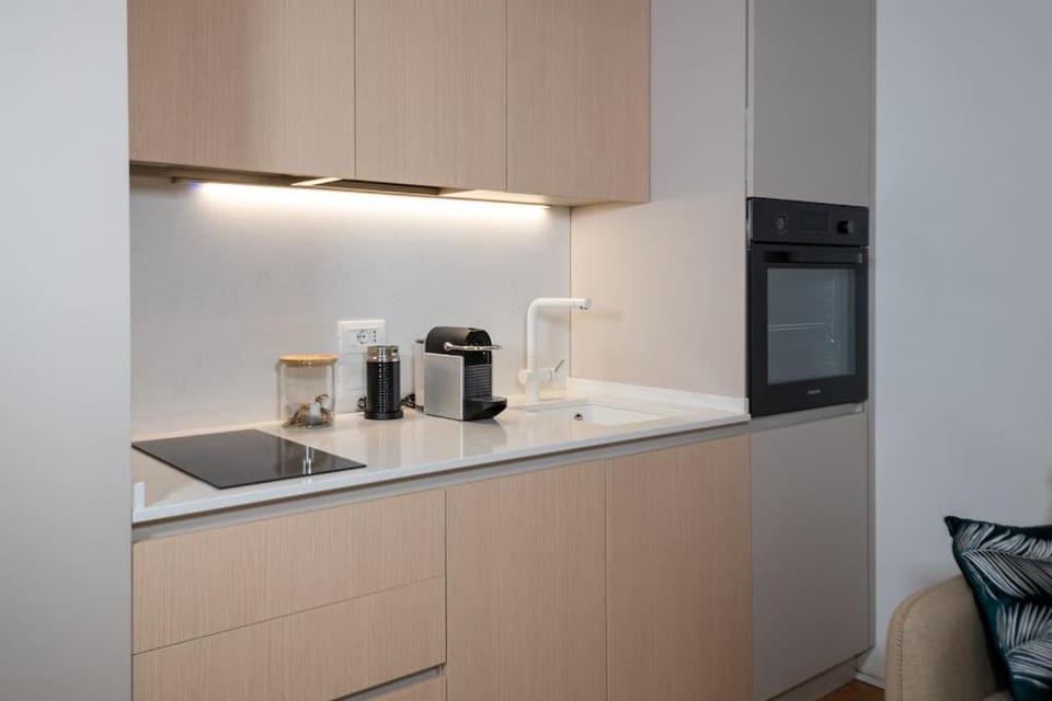 Coffee/tea facilities, Kitchen or kitchenette, stove, toaster