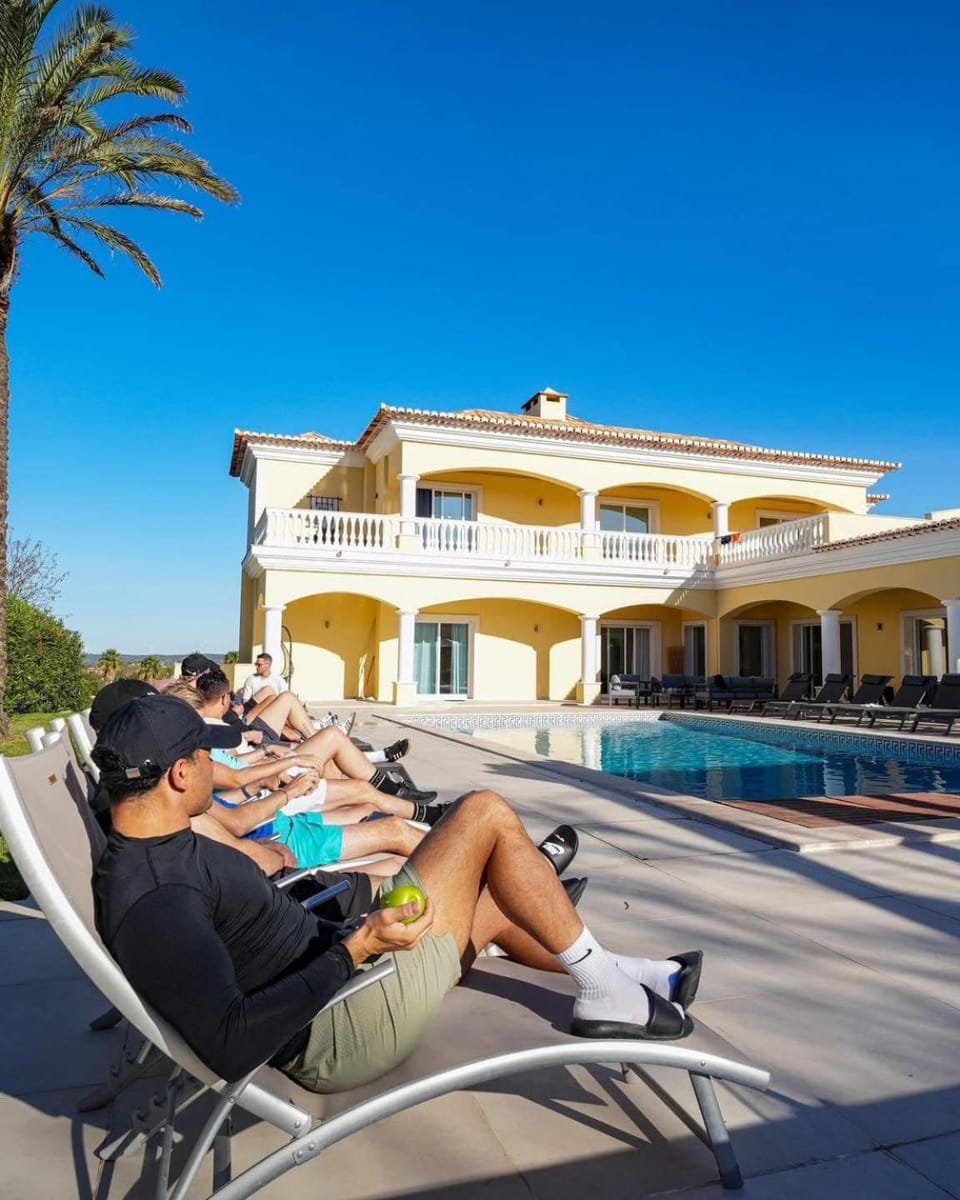 Property building, People, Swimming pool, group of guests