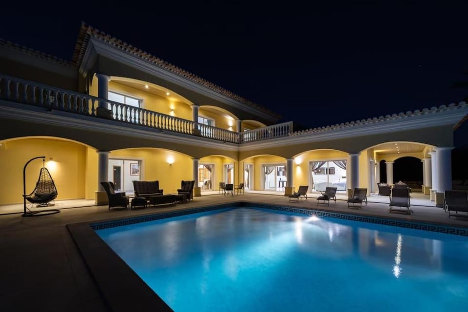 Casa Ferrel - Luxury 9 Bedroom Villa with Indoor & Outdoor Pools Villa in Luz