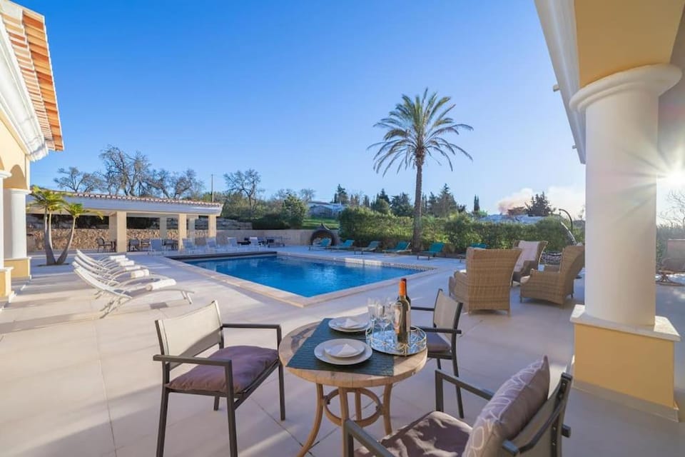 Casa Ferrel - Luxury 9 Bedroom Villa with Indoor & Outdoor Pools Villa in Luz