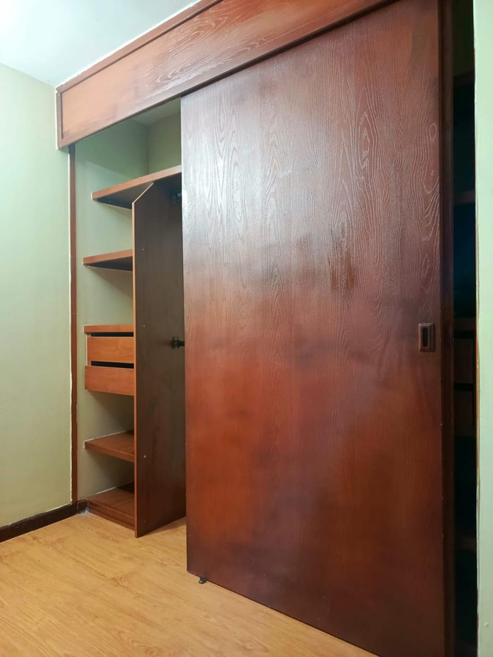 Departamento completamente equipado cerca de Embajada Americana con seguridad privada Apartment in Quito