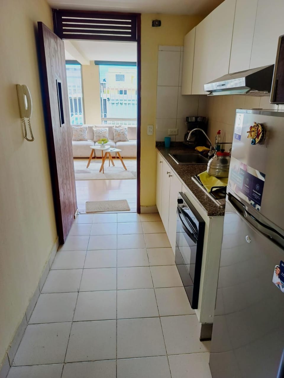 Departamento completamente equipado cerca de Embajada Americana con seguridad privada Apartment in Quito