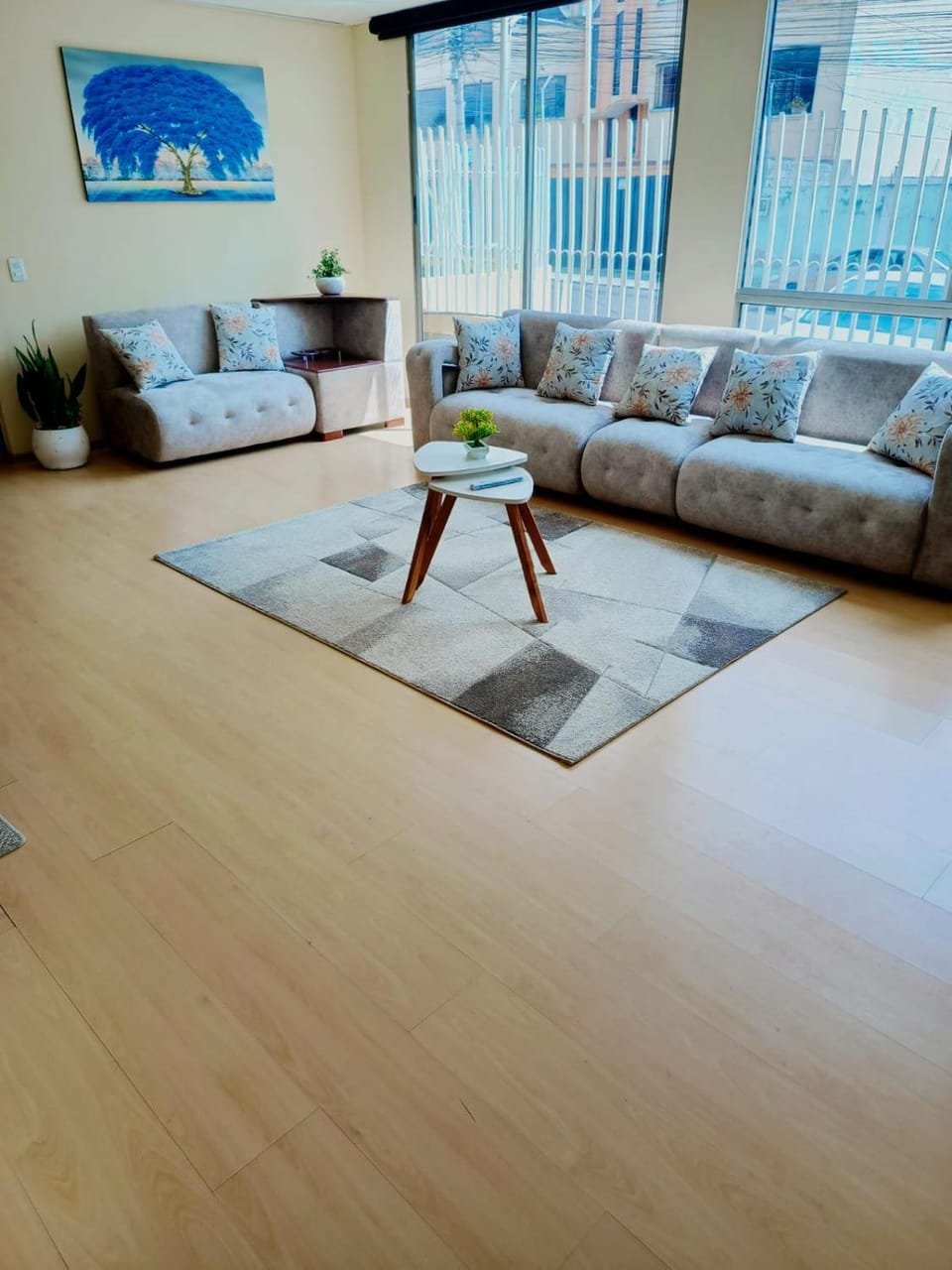 Departamento completamente equipado cerca de Embajada Americana con seguridad privada Apartment in Quito