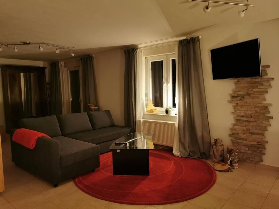Communal lounge/ TV room, TV and multimedia, Living room, Seating area, Evening entertainment