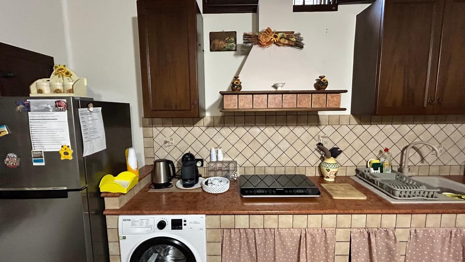 Coffee/tea facilities, stove, washing machine, kitchen