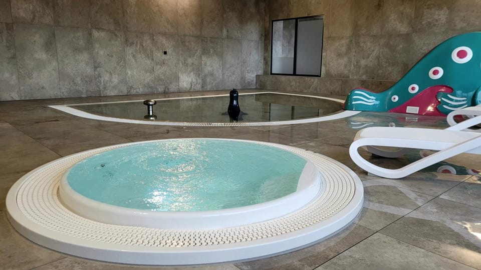 Hot Tub, Swimming pool