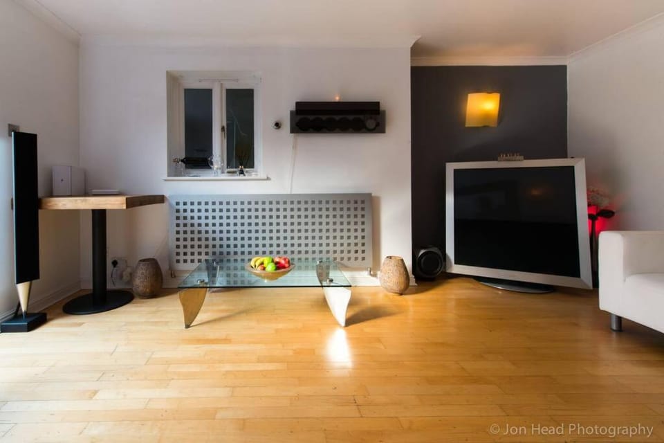 4 Bed Townhouse 2 mins from everything & 1 parking space! House in Stratford-upon-Avon