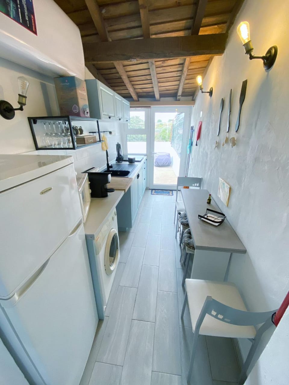Kitchen or kitchenette