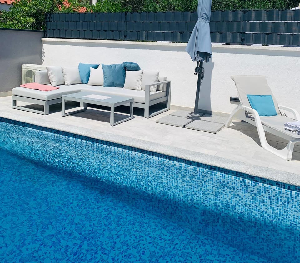 Patio, Day, Balcony/Terrace, Pool view, Swimming pool, Swimming pool, sunbed