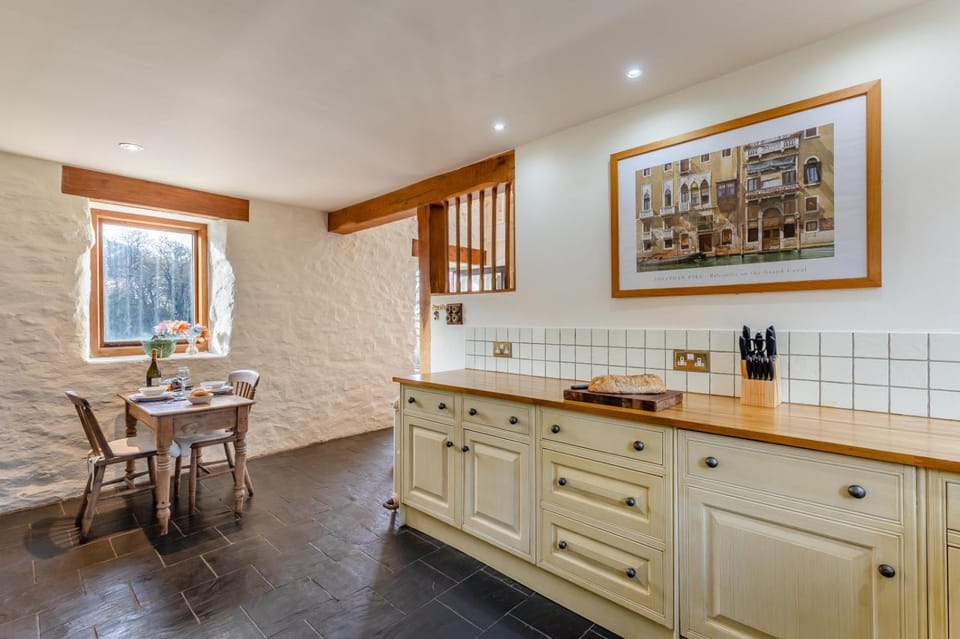 Pandy Farmhouse - Panoramic mountain views within Snowdonia's National Park - 4x4 Only House in Wales