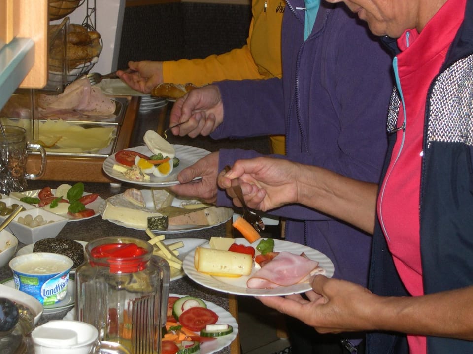 Continental breakfast, Buffet breakfast