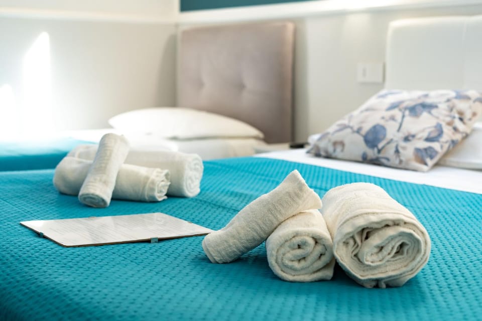 Bed, Photo of the whole room, Bedroom, towels