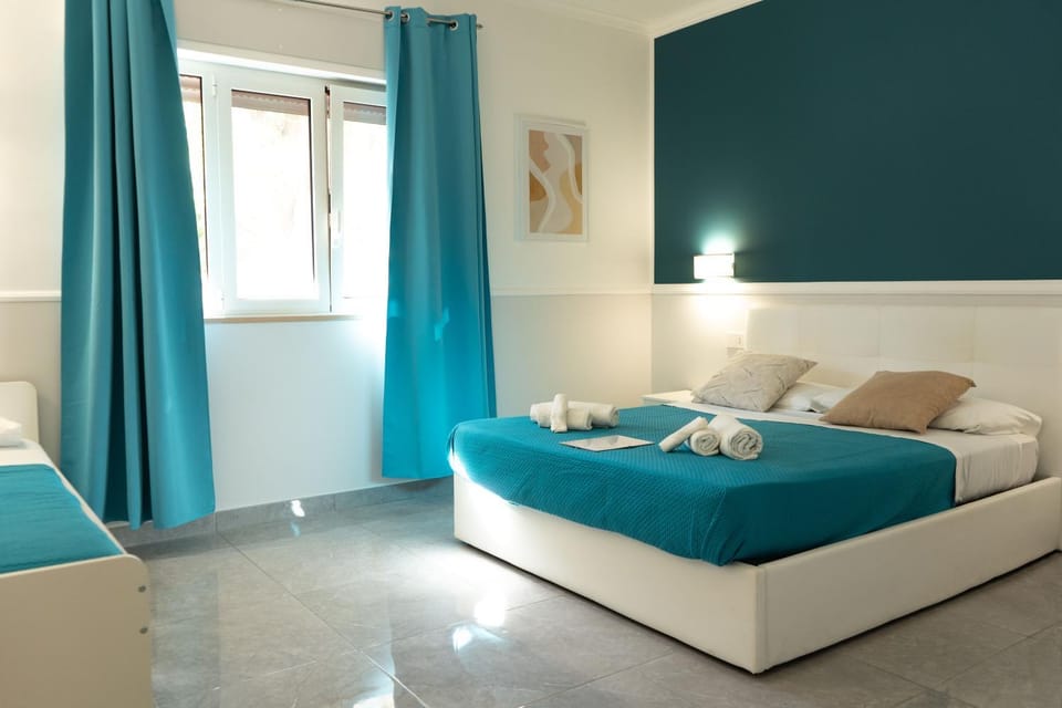 Photo of the whole room, Bedroom, towels