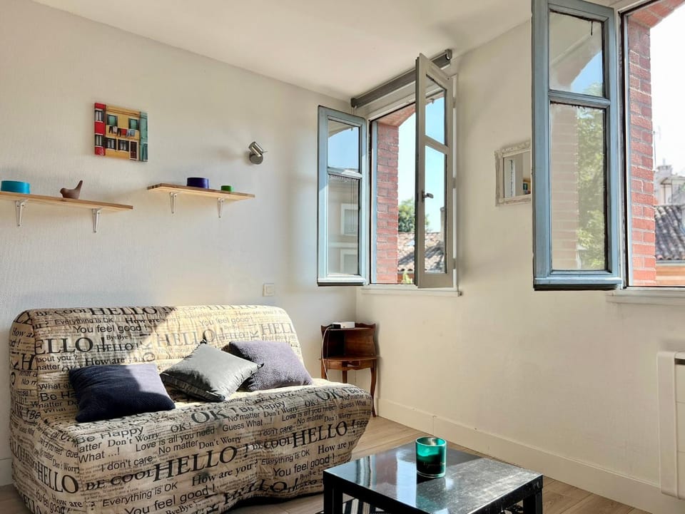 Bed, Living room, Photo of the whole room, Bedroom