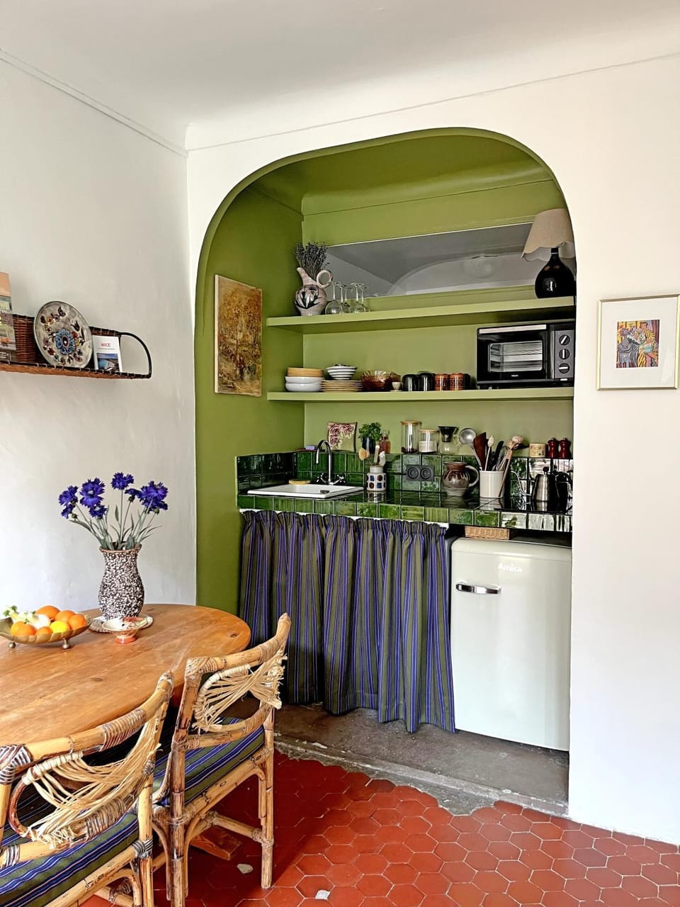 Kitchen or kitchenette, Dining area, pet friendly, stove