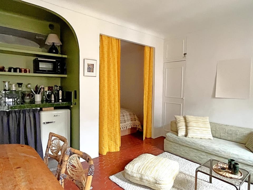Kitchen or kitchenette, Living room, Seating area