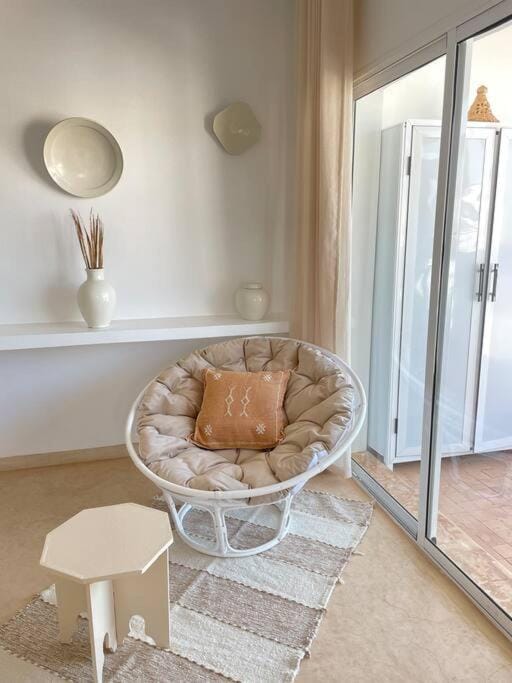 Living room, Photo of the whole room, Seating area