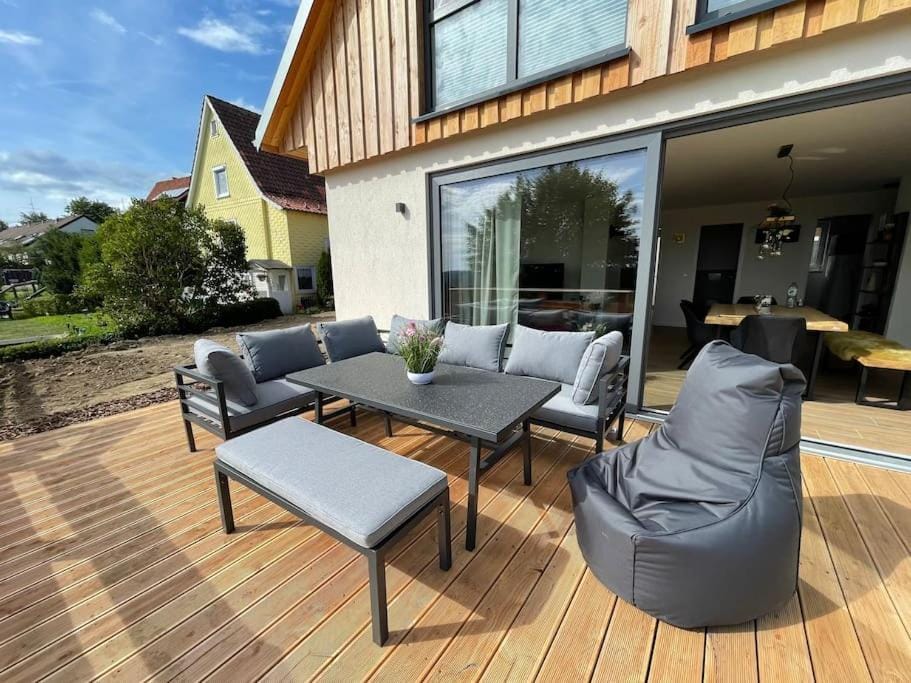Property building, Garden, View (from property/room), Balcony/Terrace, Living room, Seating area, sunbed