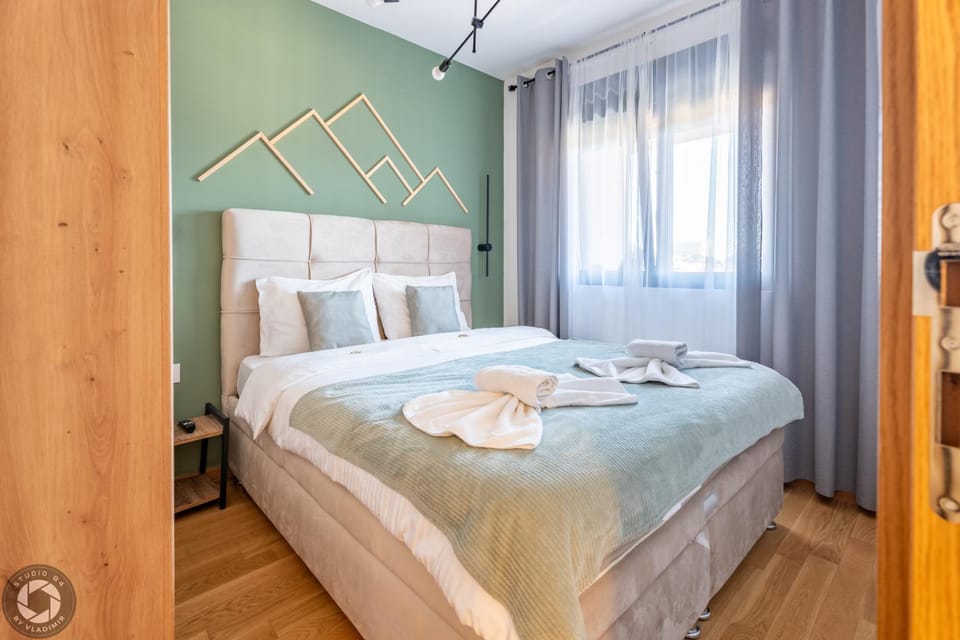Bed, Bedroom, towels, wardrobe