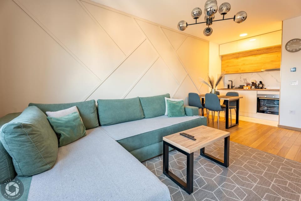 Kitchen or kitchenette, Living room, Seating area, Dining area, oven, pet friendly, stove
