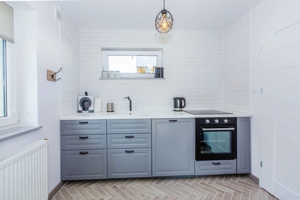 Coffee/tea facilities, Kitchen or kitchenette, stove