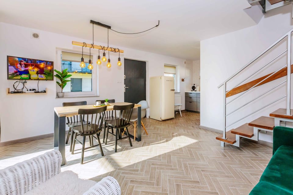 TV and multimedia, Kitchen or kitchenette, Living room, Dining area