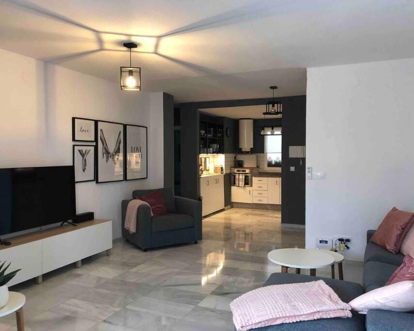 TV and multimedia, Living room, Seating area