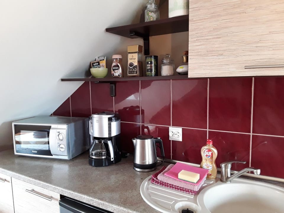 Coffee/tea facilities, Kitchen or kitchenette, microwave