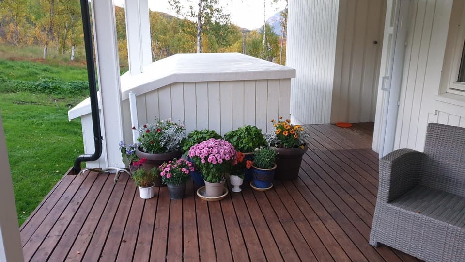 Facade/entrance, Balcony/Terrace