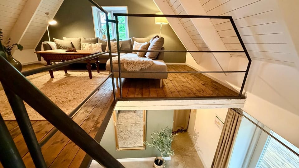Living room, Photo of the whole room