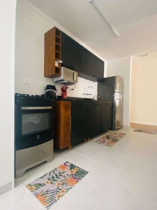 Apto. novo 3 dorm. c/lareira a 5min do Baden Baden Apartment in Campos do Jordão