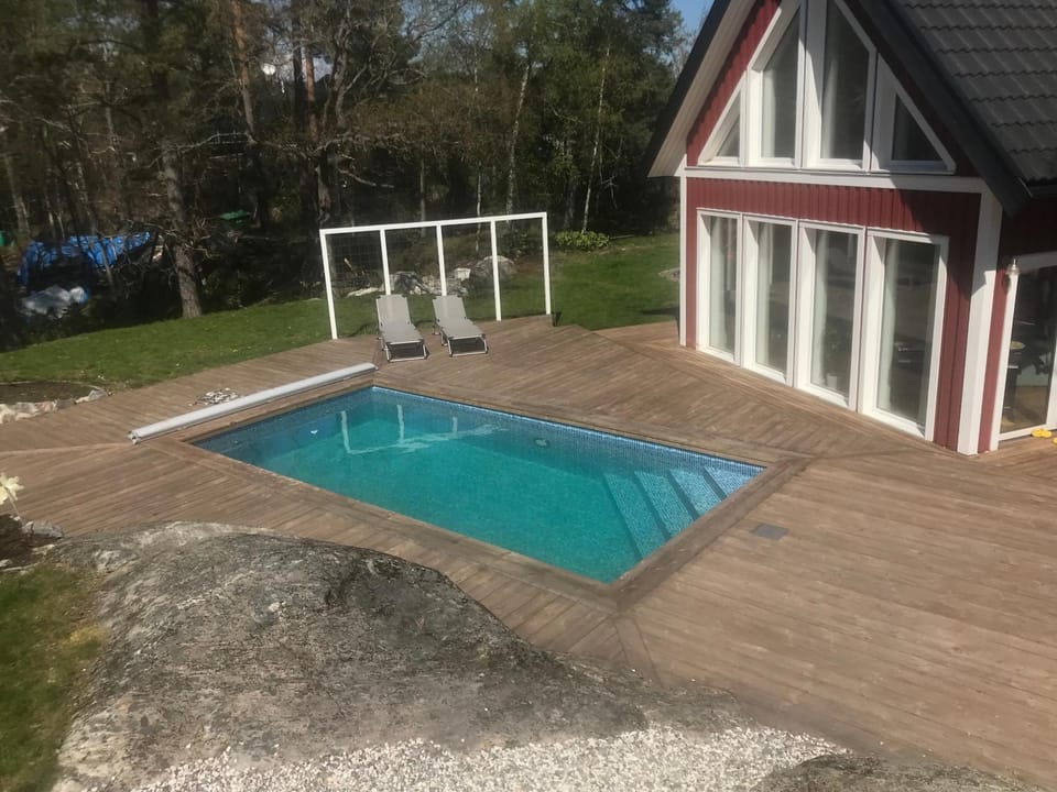 Swimming pool, Swimming pool