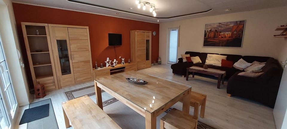 Living room, Seating area, Dining area, Food, Food