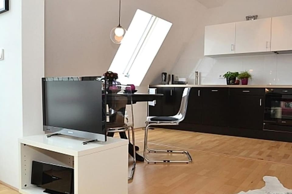 TV and multimedia, Kitchen or kitchenette, Dining area