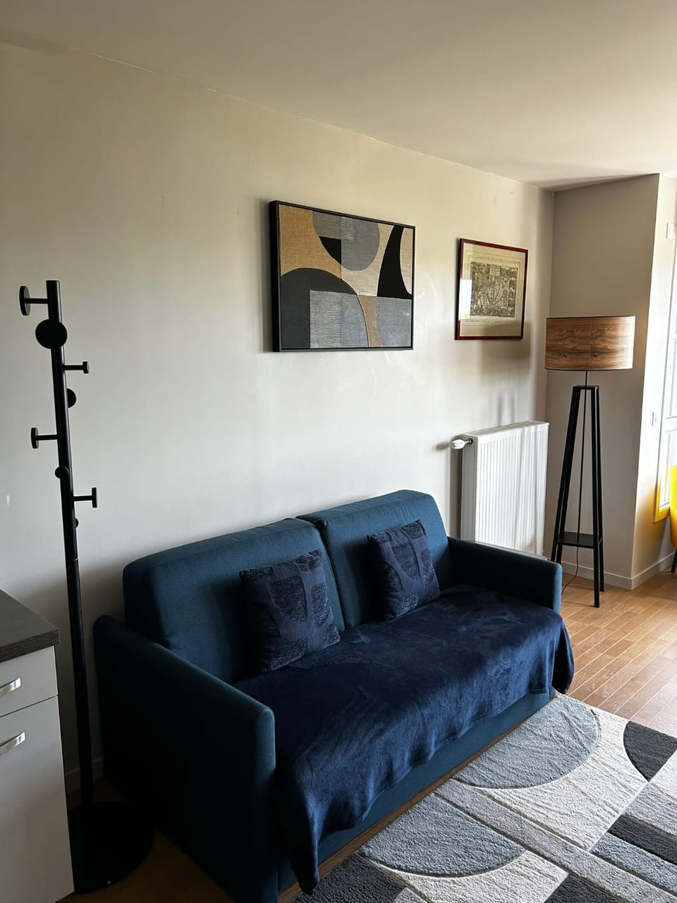 Bed, Living room